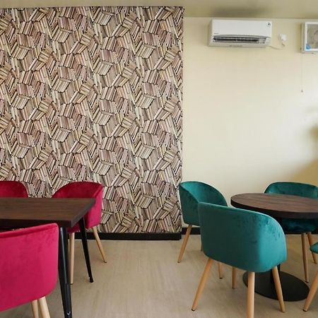 Oyo 1330 Hotel Cahaya 3 Сурабая Екстериор снимка