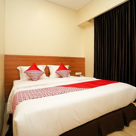 Oyo 1330 Hotel Cahaya 3 Сурабая Екстериор снимка