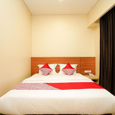 Oyo 1330 Hotel Cahaya 3 Сурабая Екстериор снимка