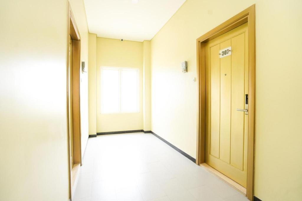 Oyo 1330 Hotel Cahaya 3 Сурабая Екстериор снимка