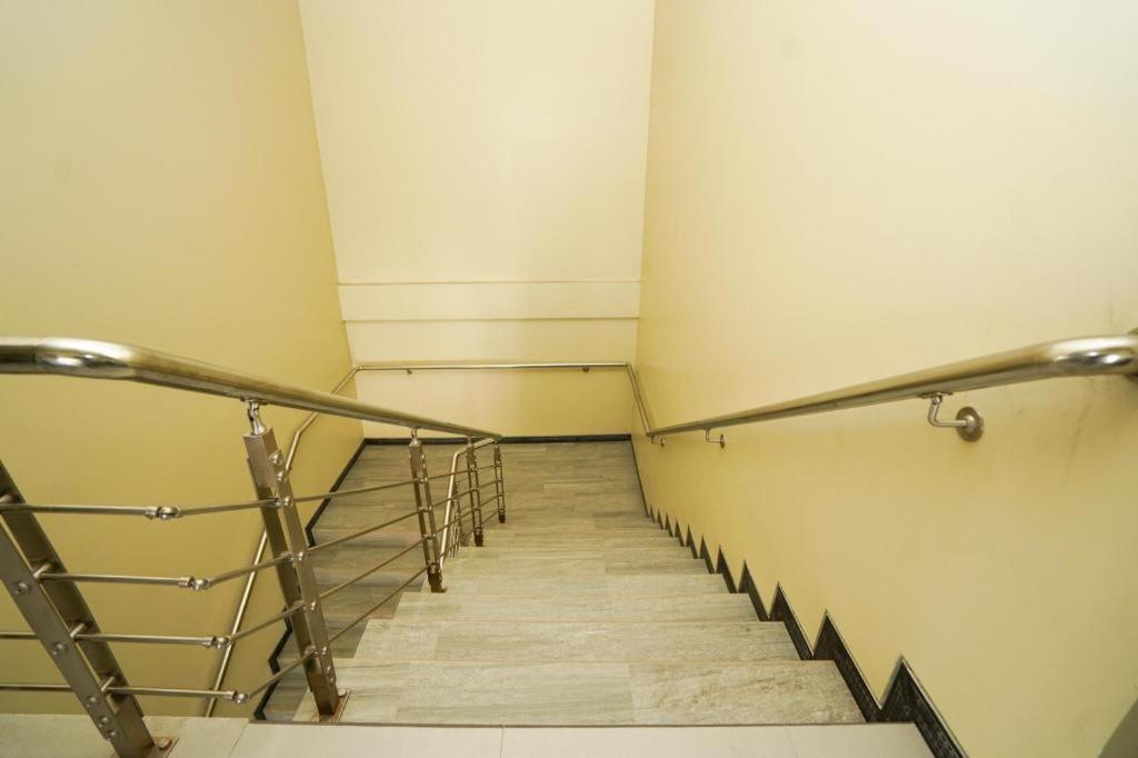 Oyo 1330 Hotel Cahaya 3 Сурабая Екстериор снимка