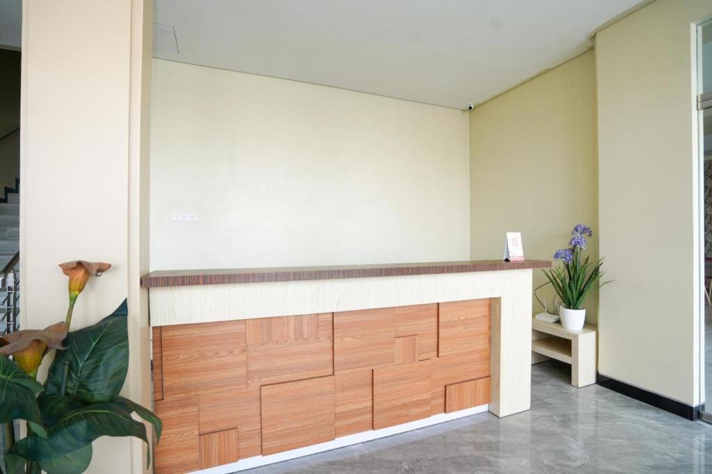 Oyo 1330 Hotel Cahaya 3 Сурабая Екстериор снимка