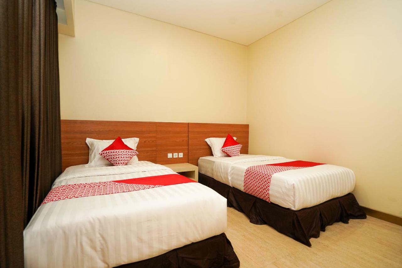 Oyo 1330 Hotel Cahaya 3 Сурабая Екстериор снимка
