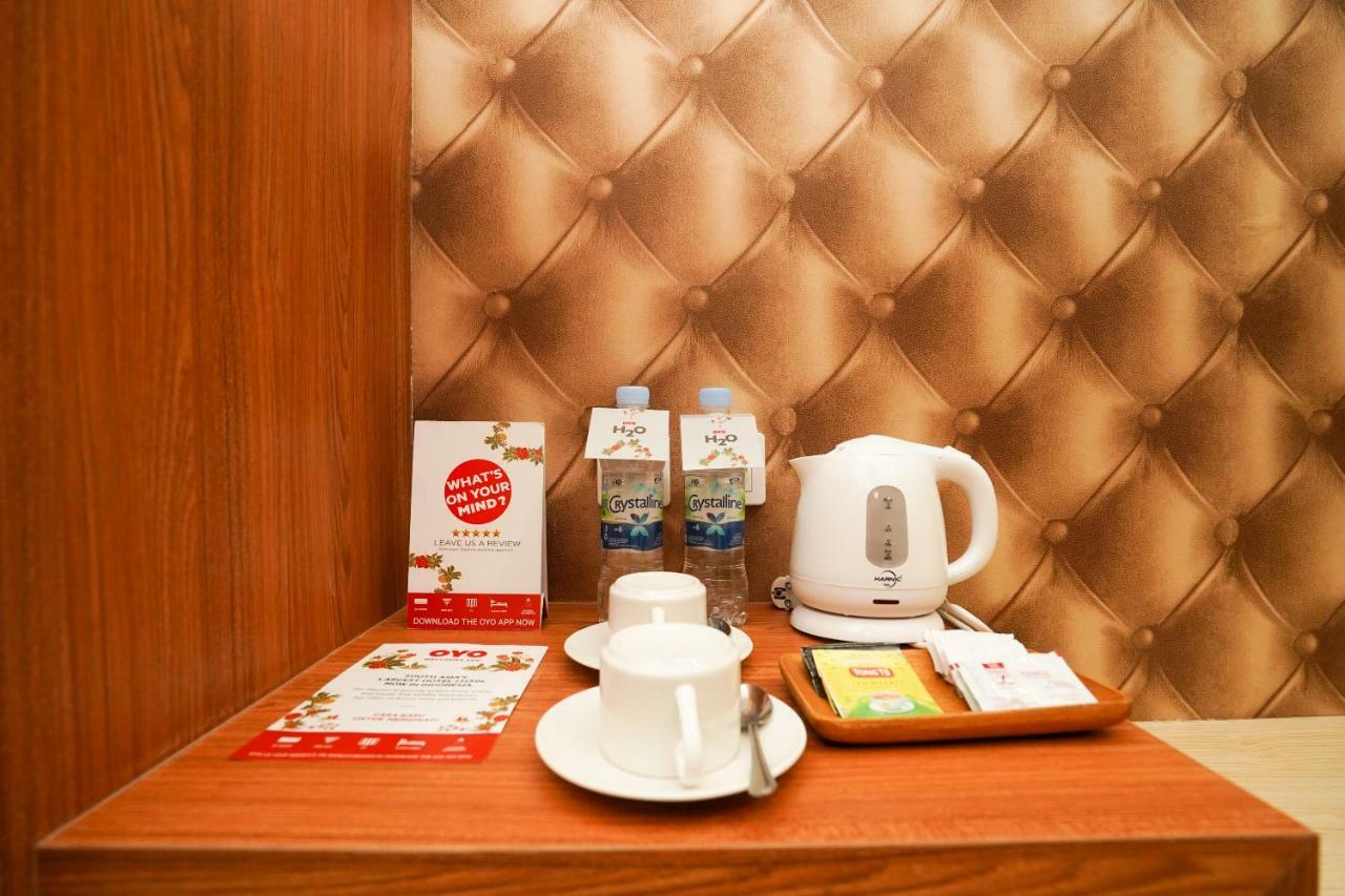 Oyo 1330 Hotel Cahaya 3 Сурабая Екстериор снимка