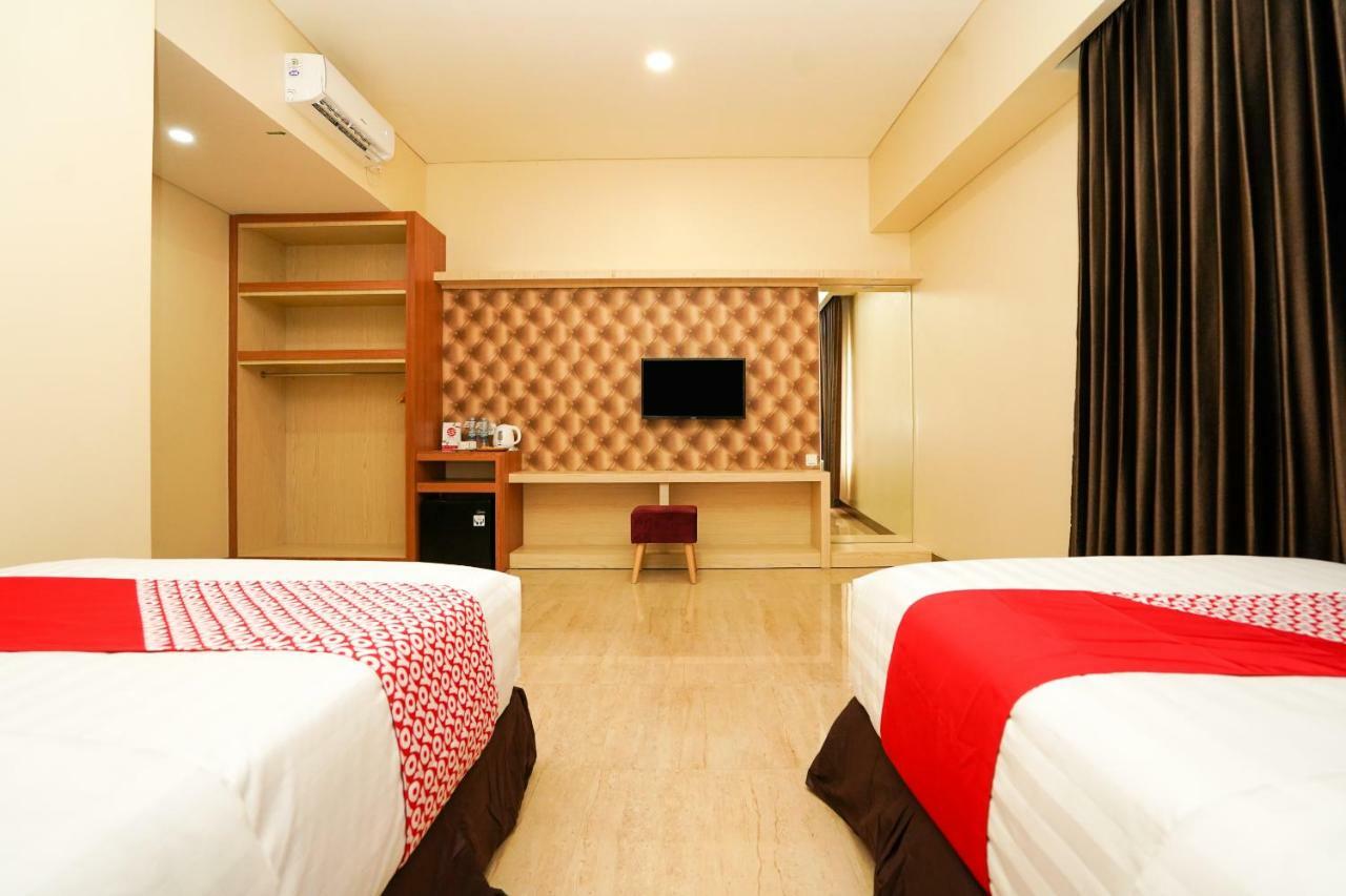 Oyo 1330 Hotel Cahaya 3 Сурабая Екстериор снимка
