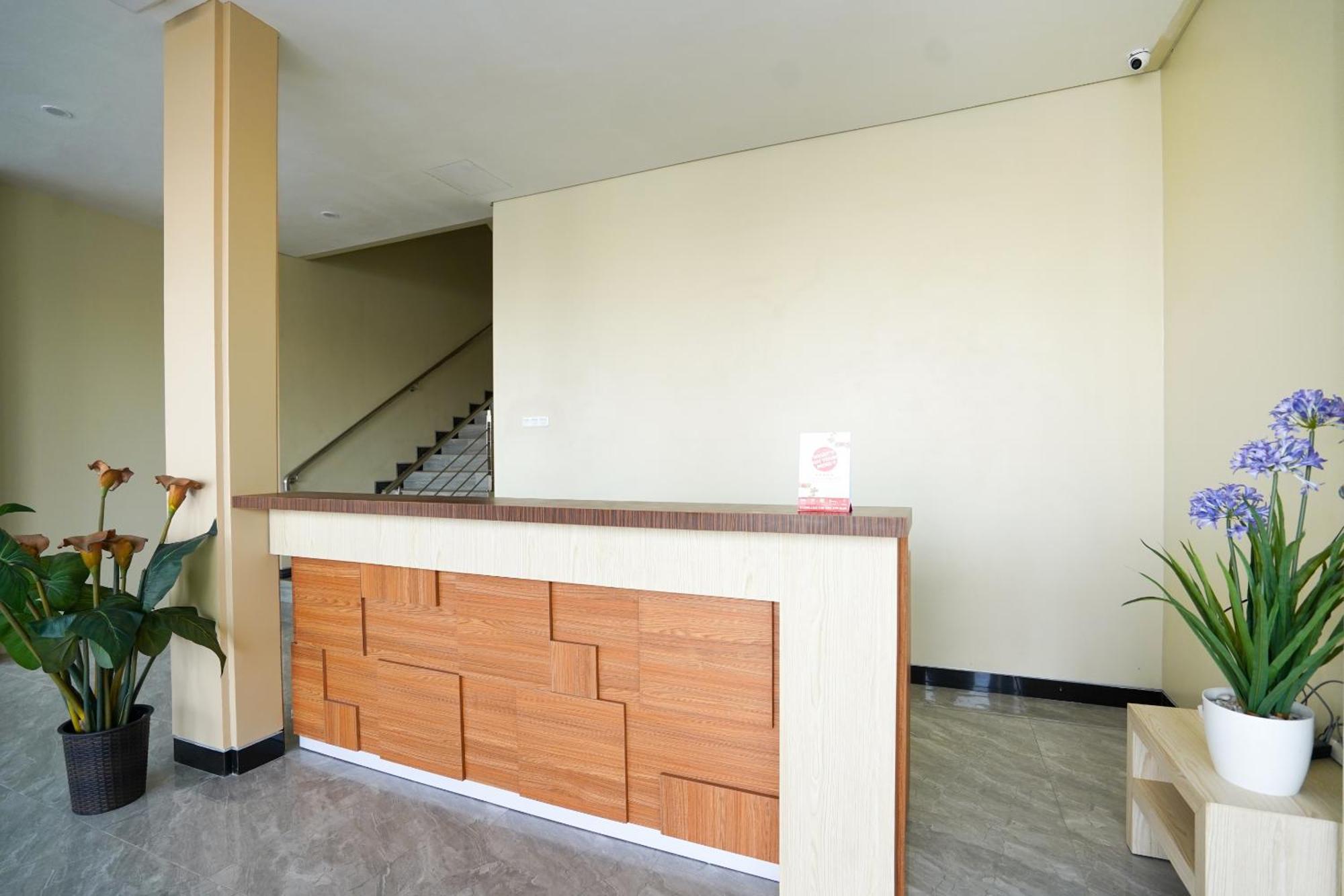 Oyo 1330 Hotel Cahaya 3 Сурабая Екстериор снимка