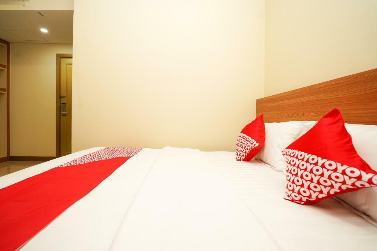 Oyo 1330 Hotel Cahaya 3 Сурабая Екстериор снимка