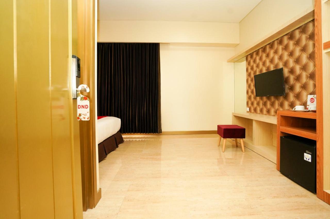 Oyo 1330 Hotel Cahaya 3 Сурабая Екстериор снимка