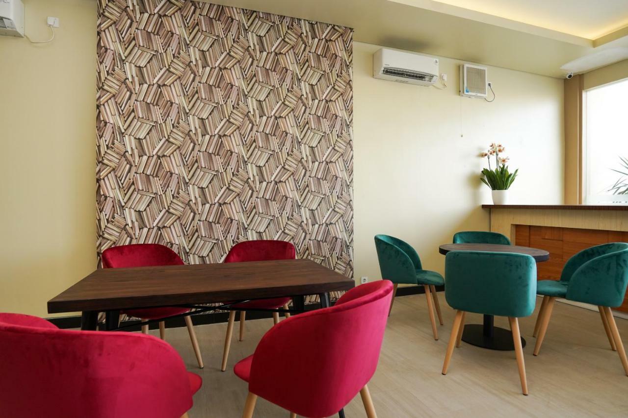 Oyo 1330 Hotel Cahaya 3 Сурабая Екстериор снимка