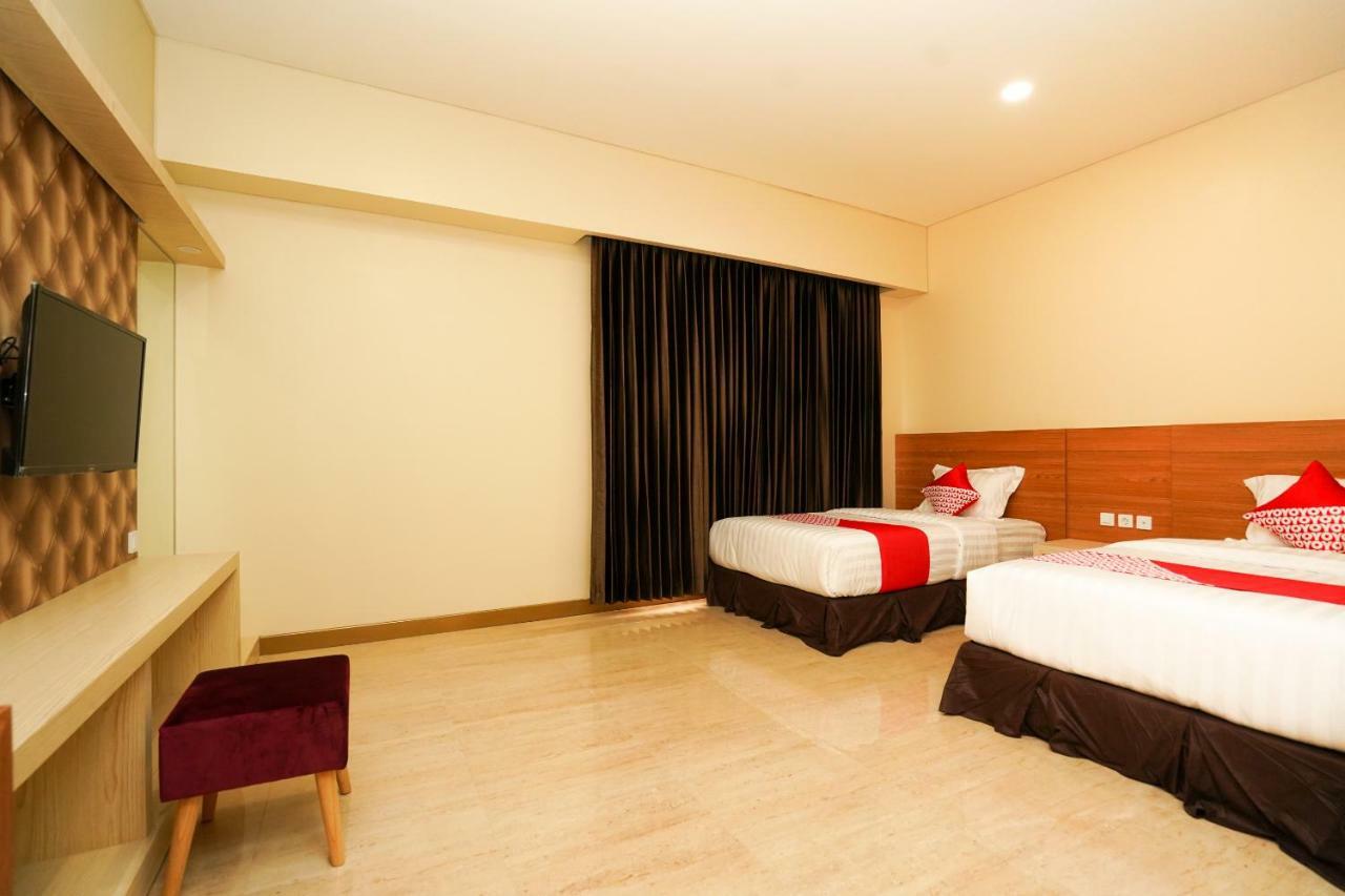 Oyo 1330 Hotel Cahaya 3 Сурабая Екстериор снимка