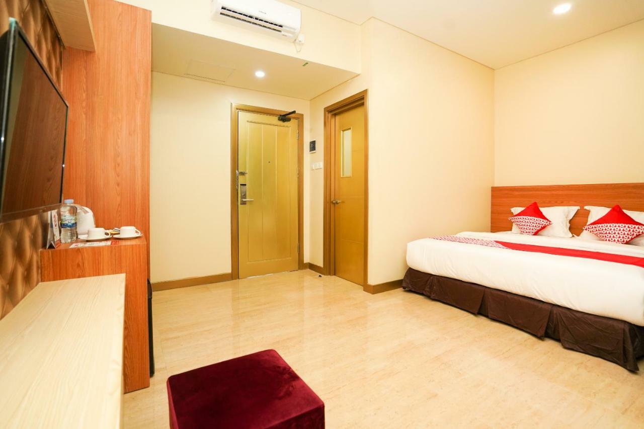 Oyo 1330 Hotel Cahaya 3 Сурабая Екстериор снимка