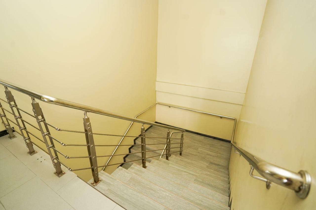 Oyo 1330 Hotel Cahaya 3 Сурабая Екстериор снимка
