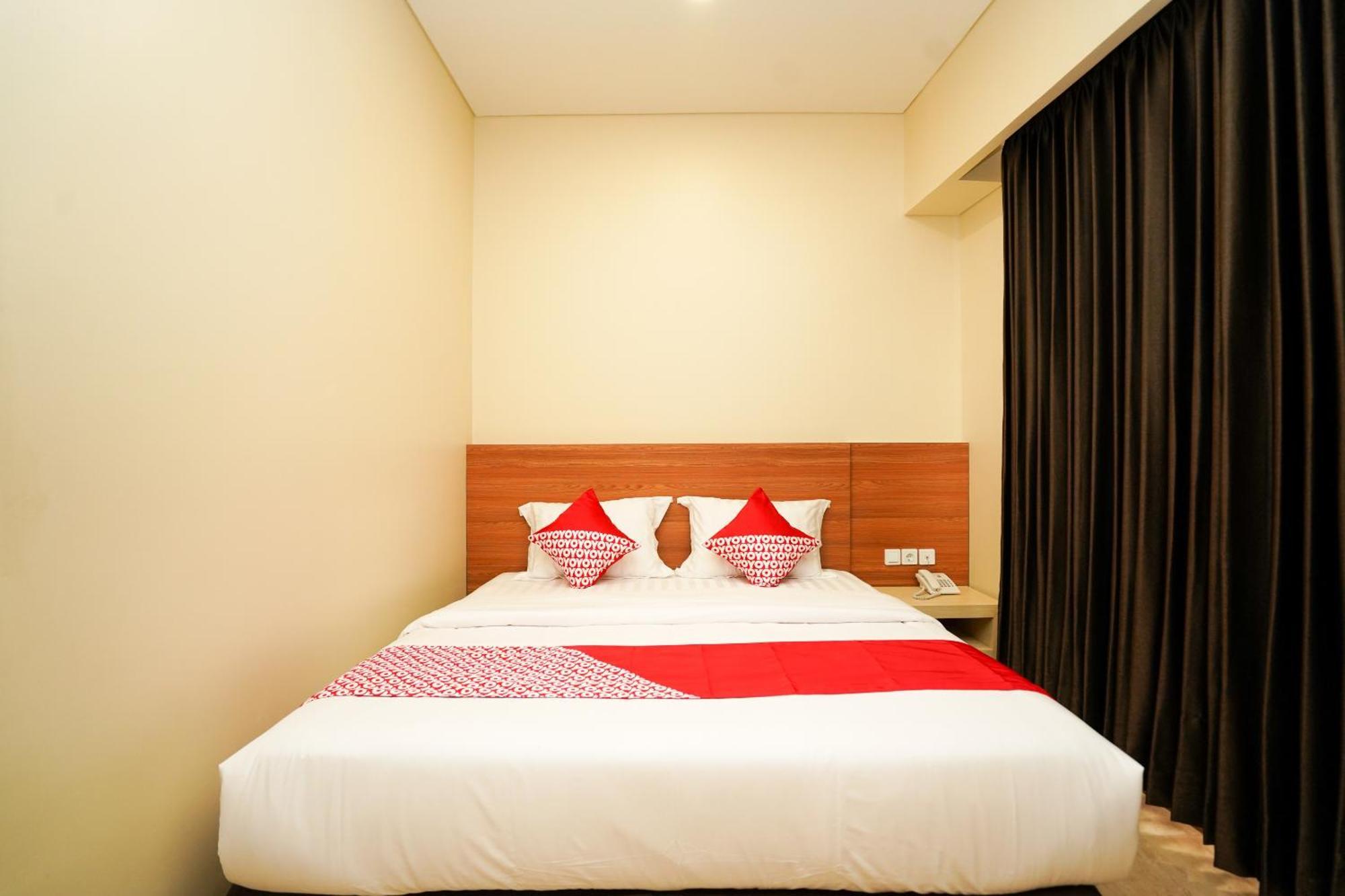 Oyo 1330 Hotel Cahaya 3 Сурабая Екстериор снимка